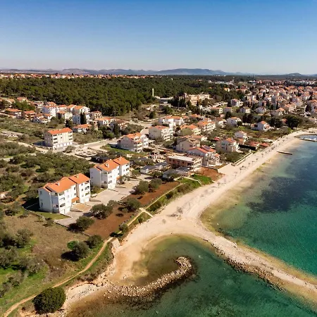 Topaz Apartman *