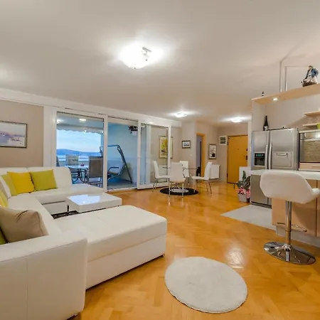 Topaz Apartment *