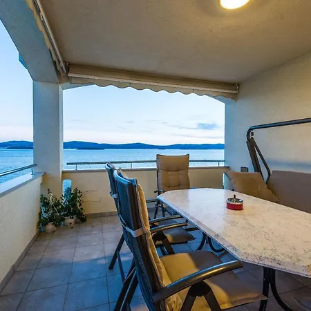 Topaz Apartman *